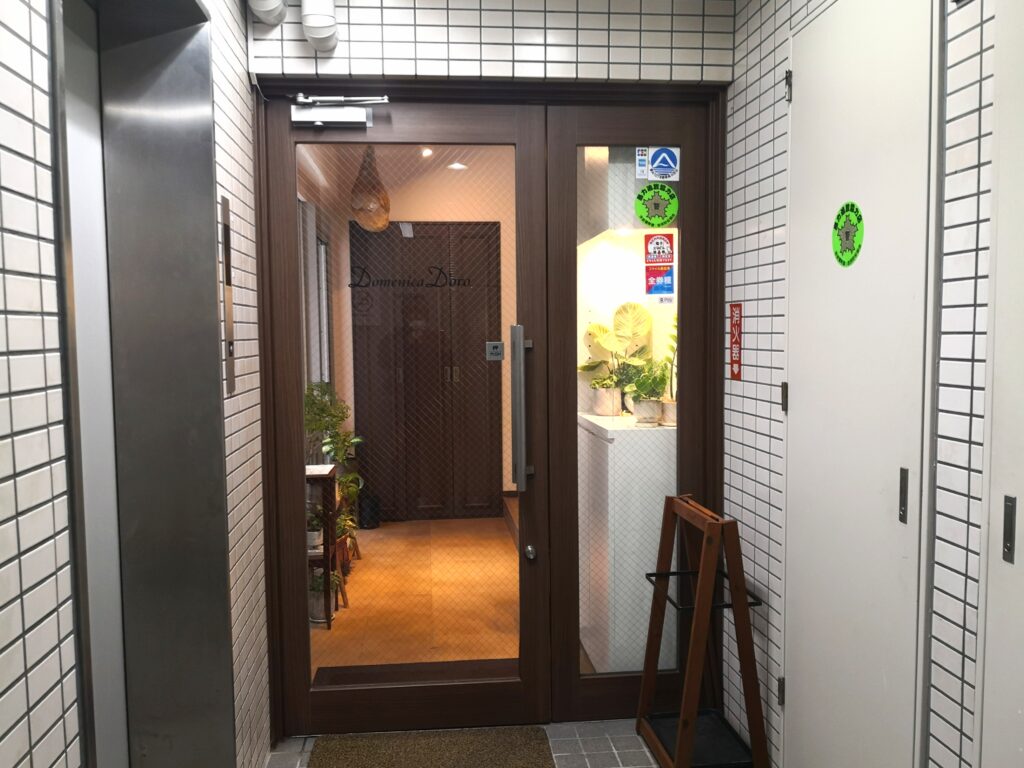 店舗入口｜ドメニカ・ドーロ