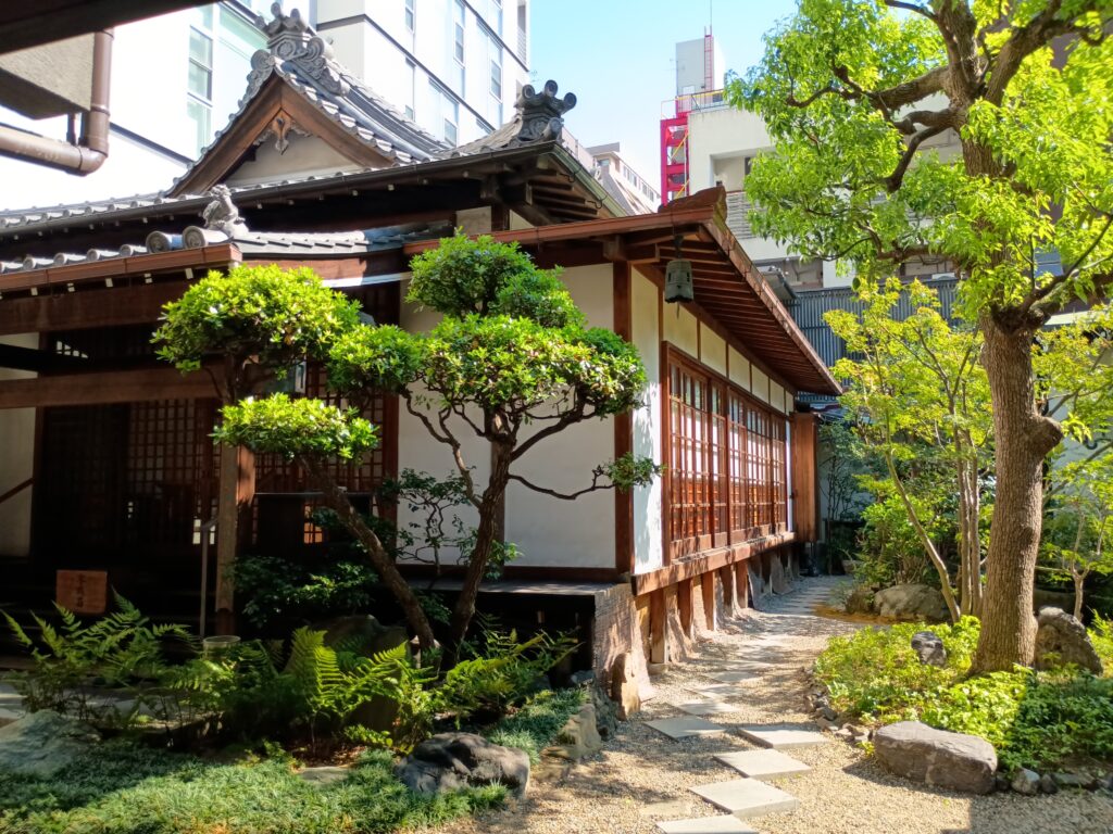 お寺の本堂｜寺カフェ茶庭
